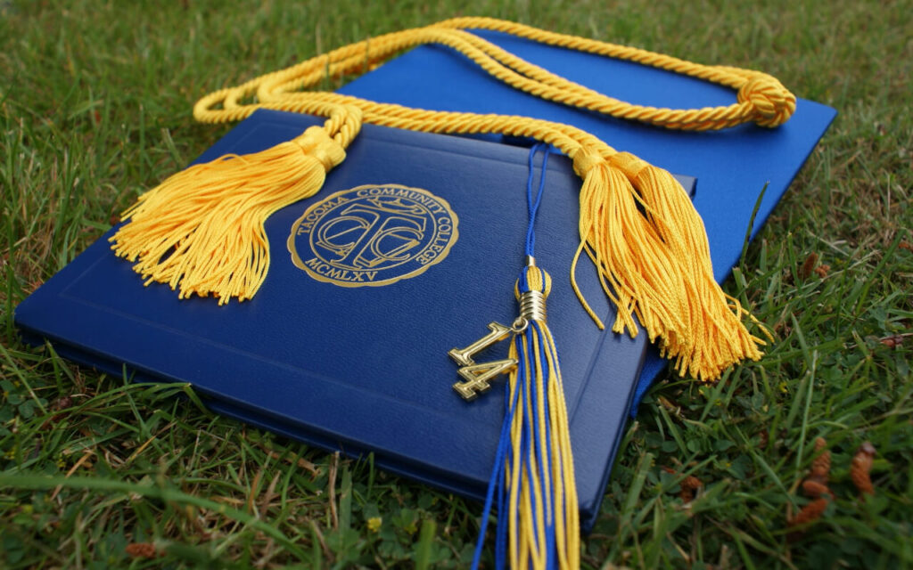 ¿Qué becas existen para estudiantes universitarios?