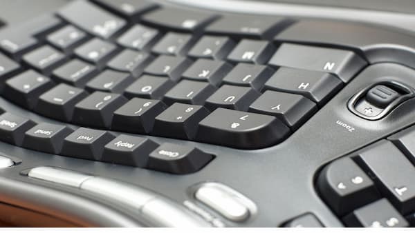 características de un teclado ergonómico